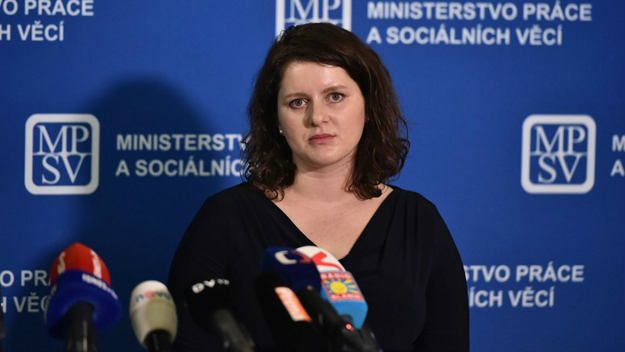 Ministryní práce a sociálních věcí je Jana Maláčová