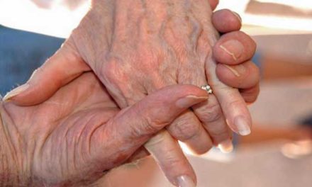 Studie: Sexuálně aktivních je mnoho 65 až 80 letých