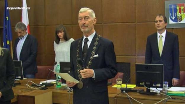 Odměna za práci ve volební komisi je demotivující a vede k chybám.