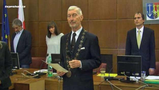 Senioři se zapojují do komunální politiky a dobrovolnictví