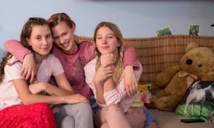 V síti zneužívají predátoři děti!