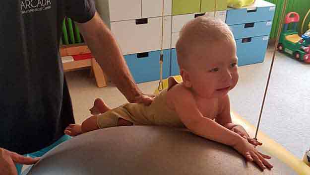 Vybrané peníze na léčbu Maxíka znehodnotil pád koruny a daň!