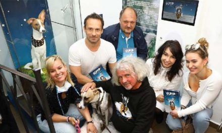 F. A. Brabec, Nela Boudová a Patricie Pagáčová odhalili marcipánovou sochu Gumpa. Brzy se bude točit film!