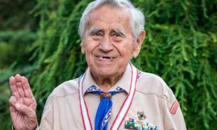 Jiří Světlík vyznamenán ve věku 96 let nejvyšším skautským vyznamenáním