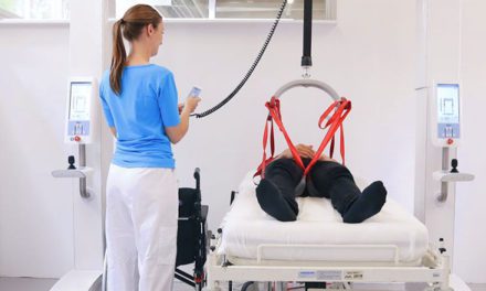 Mobilní chytrý robot pro překládání a rehabilitaci pacientů