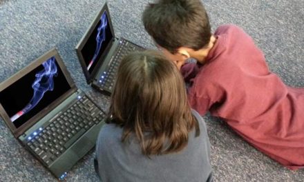 179 organizací vyzvalo Google k zákazu podpory kouření dětí