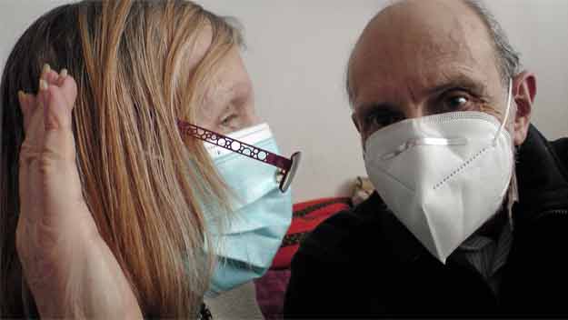 Lidský mozek se dokáže přizpůsobit. S rouškou řeč vnímá jinak