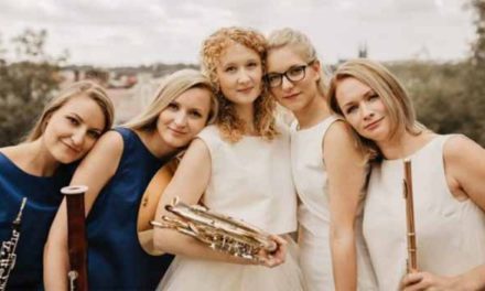 Koncert Pražského jara již po desáté v hale mezi autoveterány