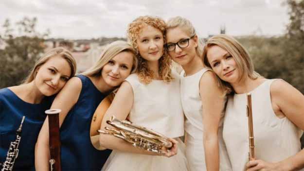 Koncert Pražského jara již po desáté v hale mezi autoveterány