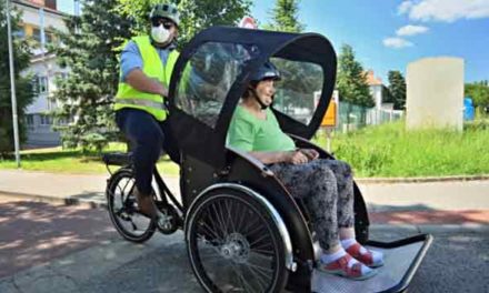 Cyklorikša vyveze břeclavské seniory na výlet