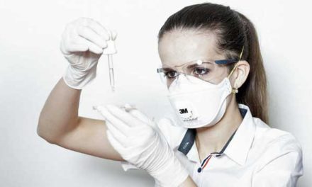 Hladina protilátek po očkování může u seniorů rychle klesat