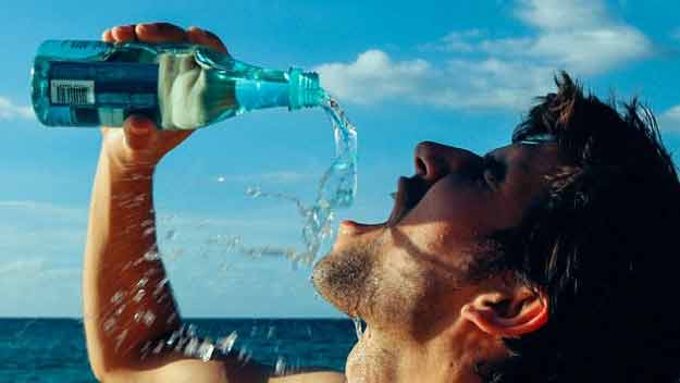 Za únavu i zápach z úst může špatný pitný režim