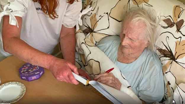 Paní Marie Vodochodská z Prahy 8 oslavila 105 let