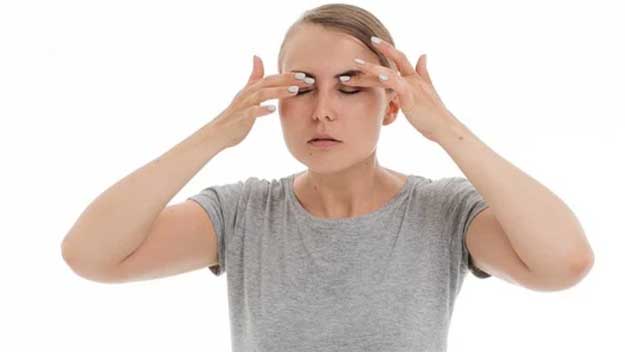 Tři nejčastější důvody, proč vás pálí oči a jak jim rychle předejít