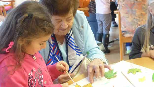 Senioři a děti ze školky v Písku uspěli v soutěži mezigeneračních aktivit